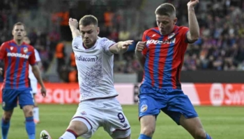 Fiorentina-Viktoria Plzen: ancora Beltran alle spalle di Belotti