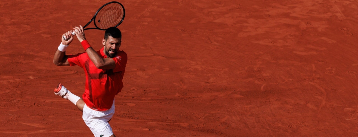 Pronostico Zverev-Djokovic: grande equilibrio nel quarto di finale parigino