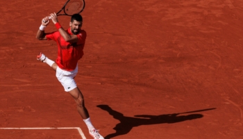 Pronostico Zverev-Djokovic: grande equilibrio nel quarto di finale parigino